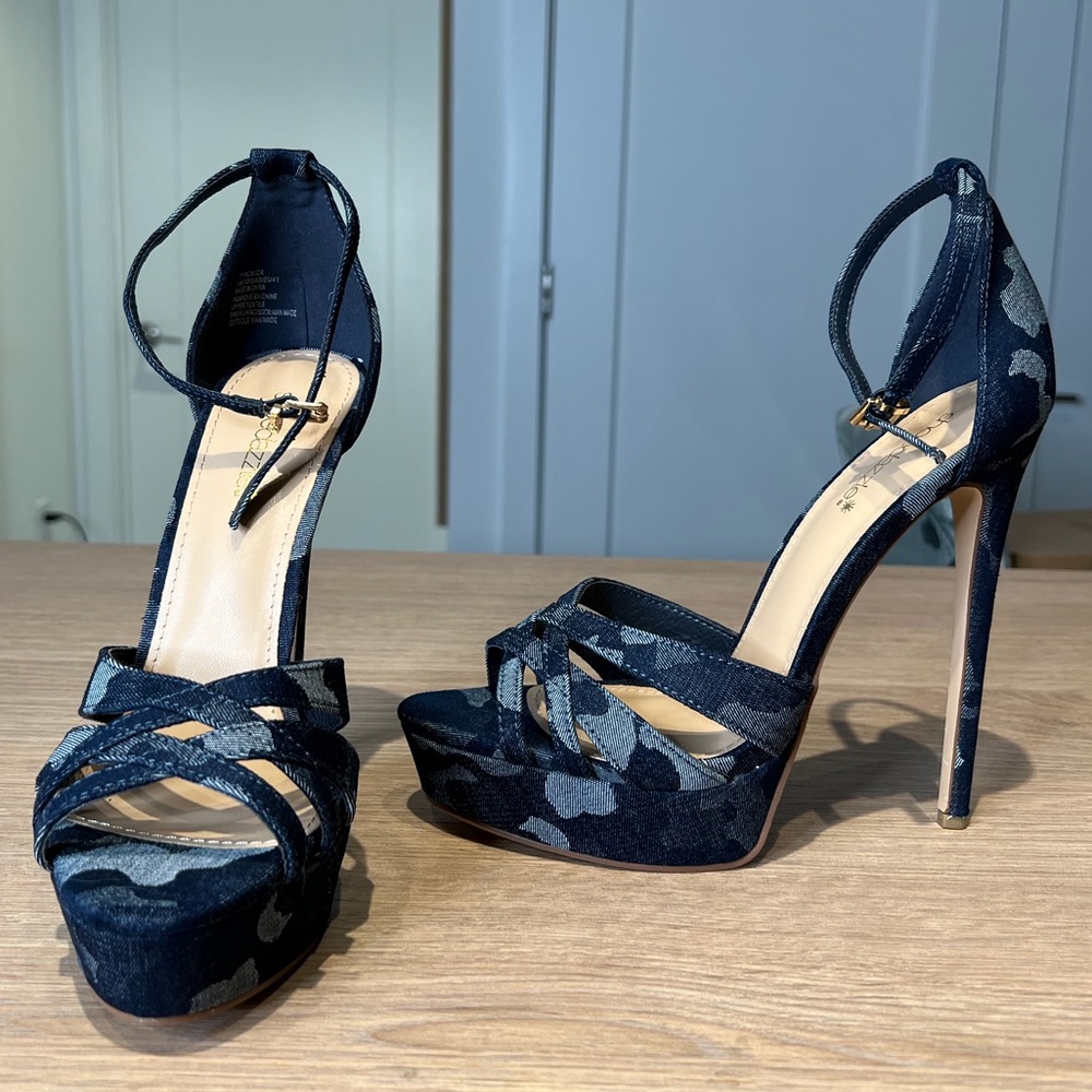 NEW SHOEDAZZLE PLATFORM HEEL SANDAL